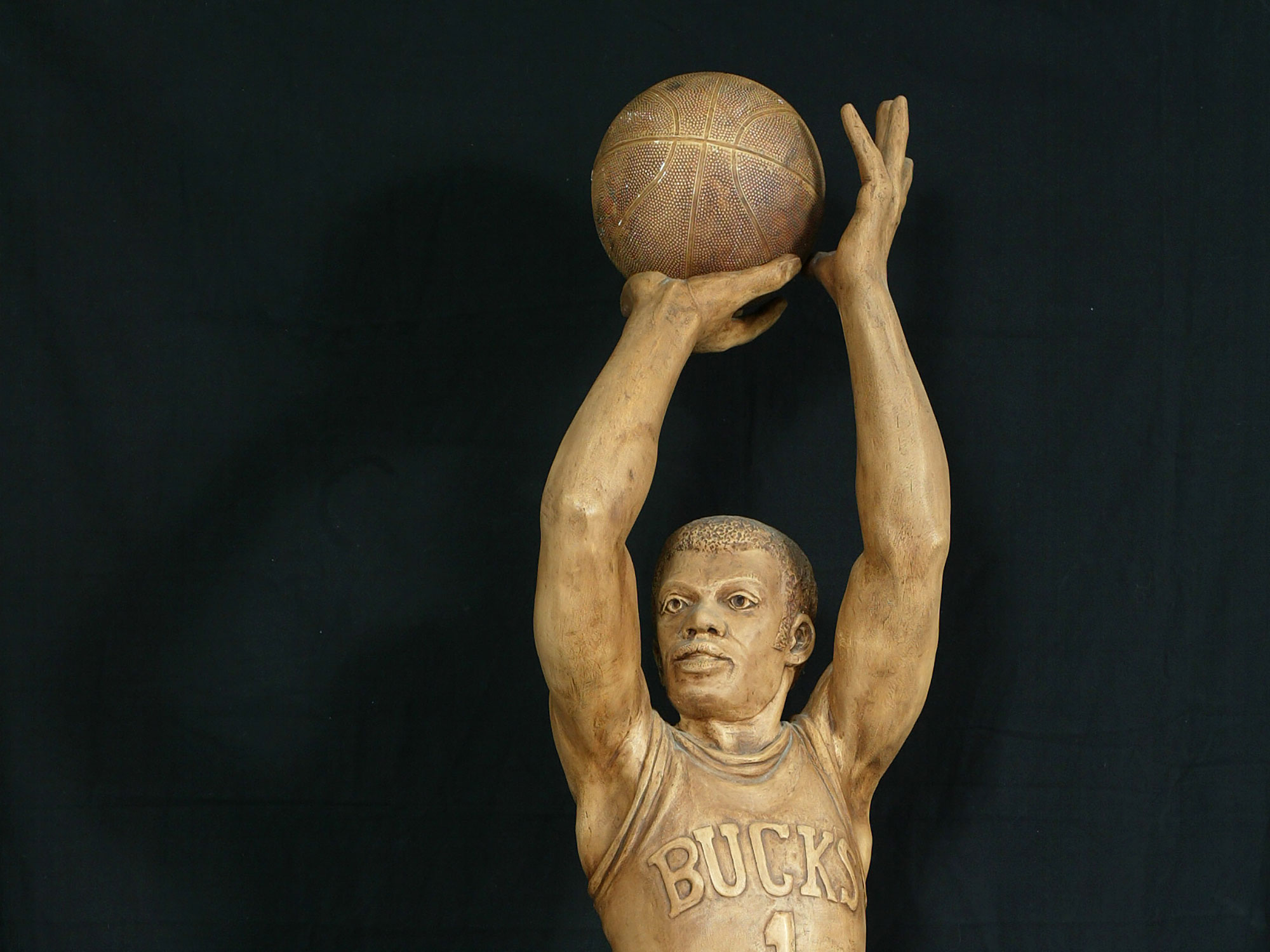 Oscar Robertson sculpture